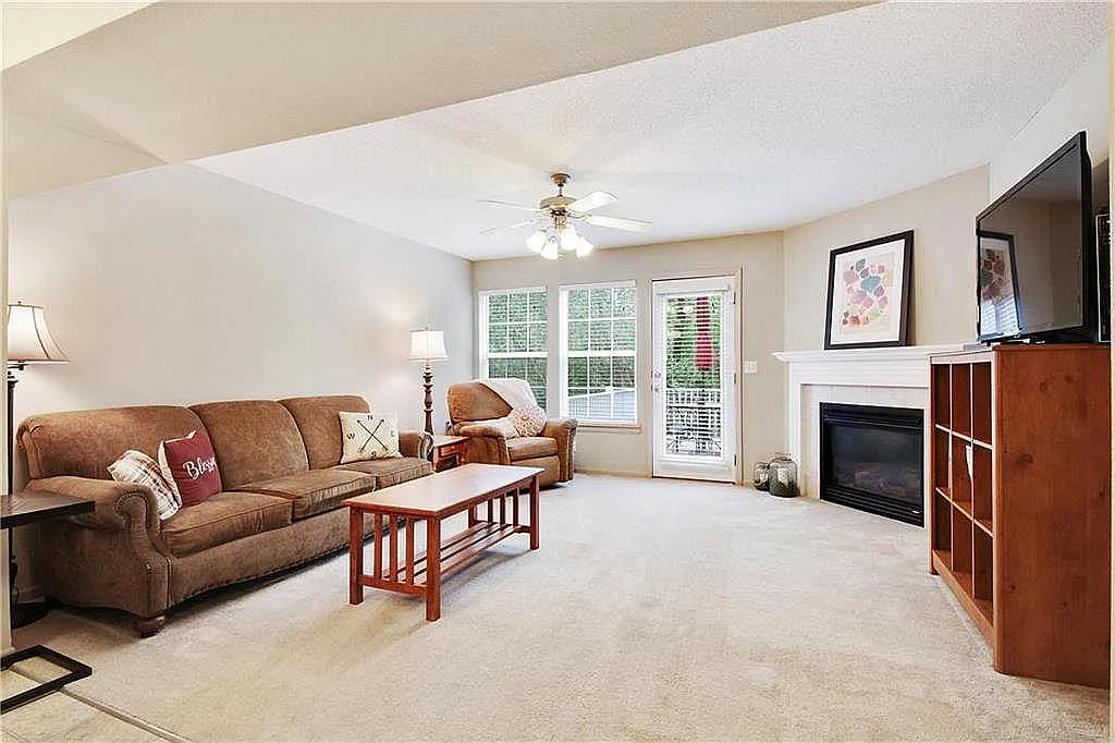 2144 SW Rambling Vine Rd — Photo 3