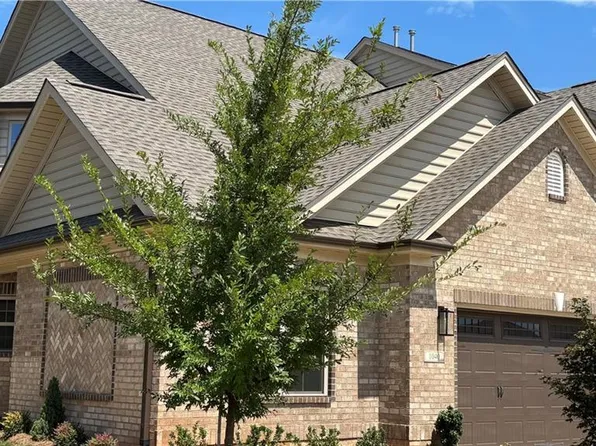 1040 Beechcraft Dr, Mebane, NC 27302