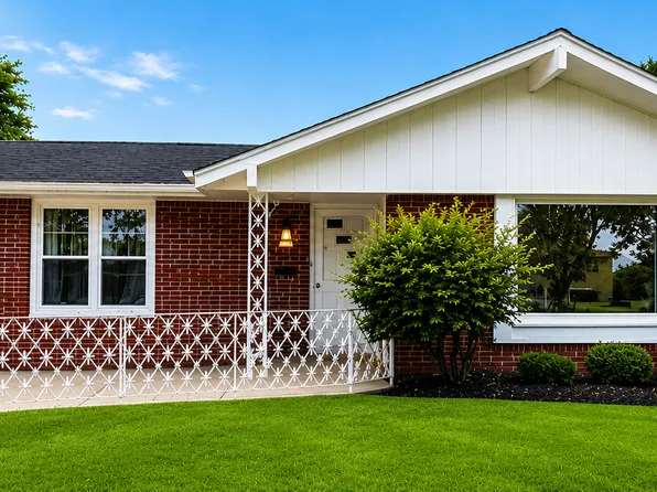 7613 W Wisconsin Ave, Wauwatosa, WI 53213