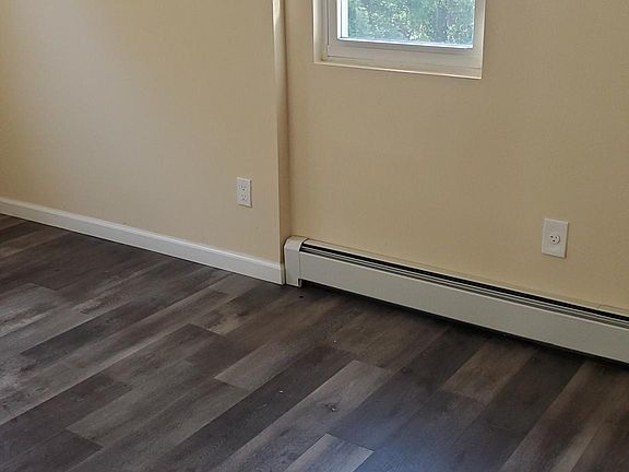 5th image of 222A Edwards Pl Floor 2
