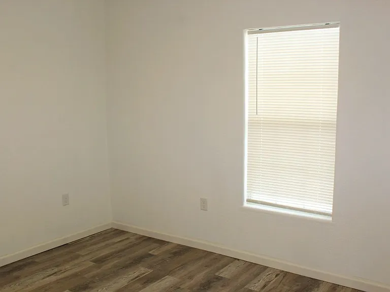 304 W James St #ID-2965 — Photo 22