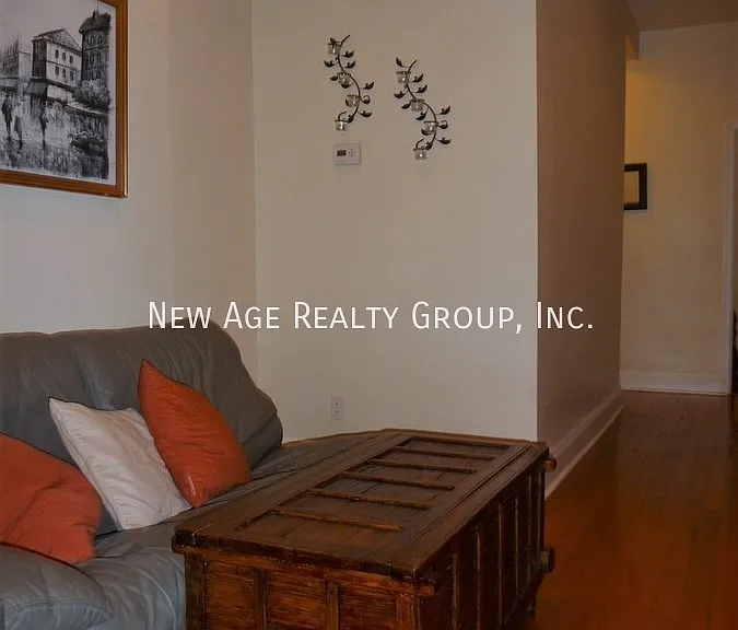 661 N 33rd St #1 — Photo 3