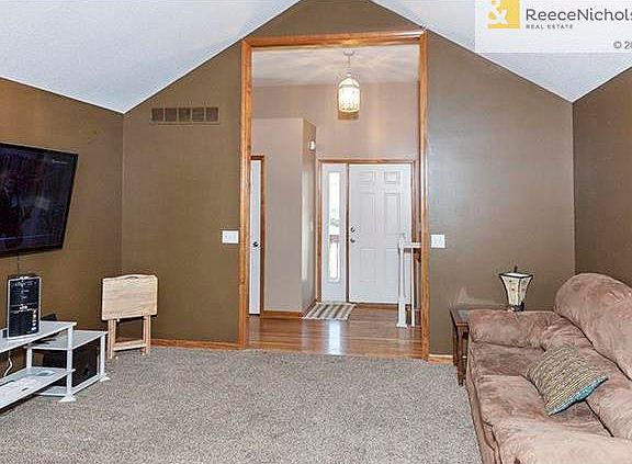 2nd image of 730 SW Ginger Hill Dr