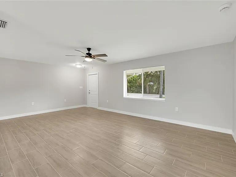 27150 Esther Dr — Photo 9