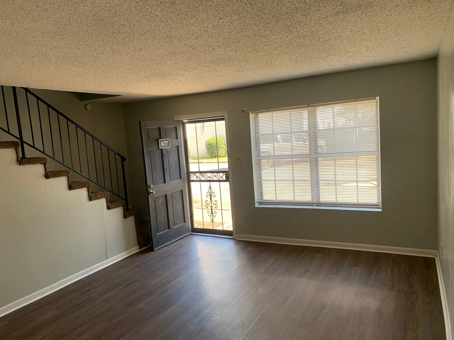 2 bed, 1.5 bath, 1054 sqft, $900 — Photo 4