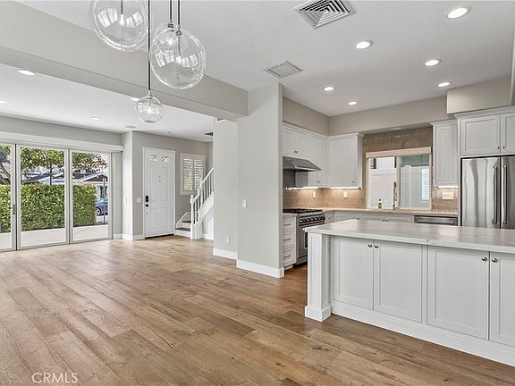 2nd image of 500 Marigold Ave
