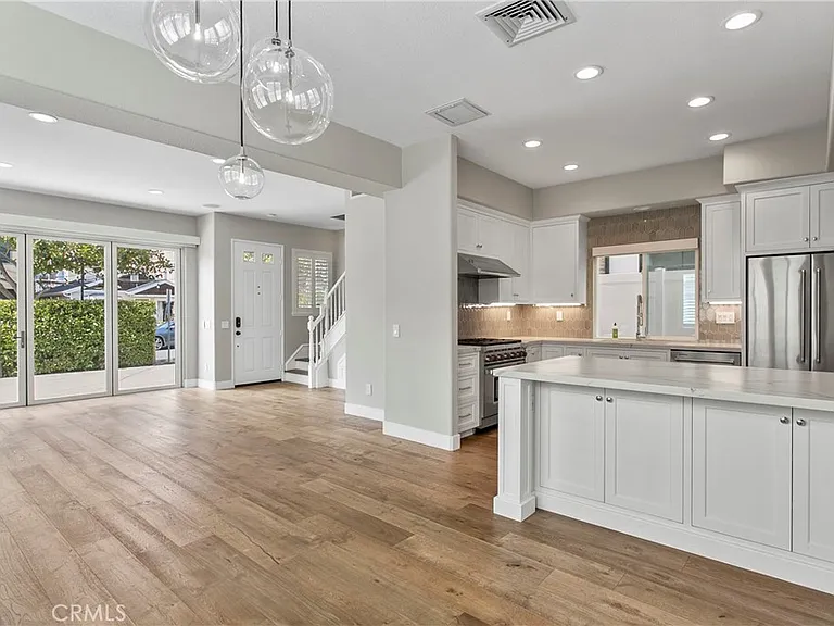 500 Marigold Ave — Photo 2