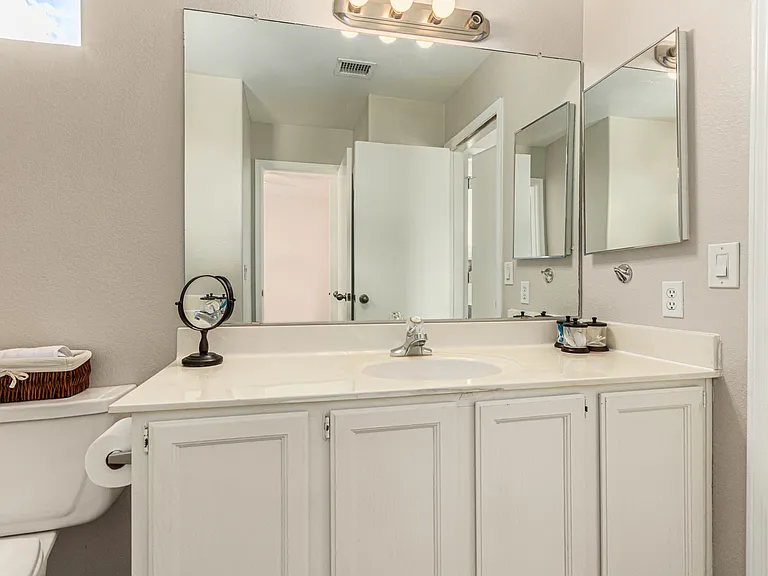 3223 E Poinsettia Dr — Photo 27
