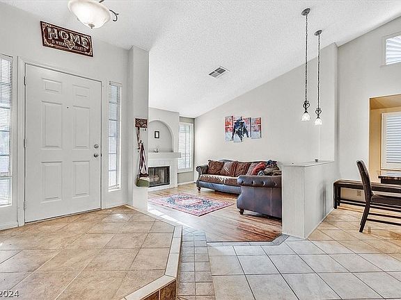 2nd image of 318 Vallarte Dr