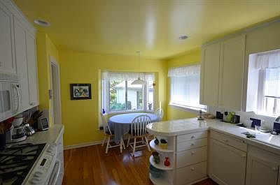 5th image of 3024 Moore St SE