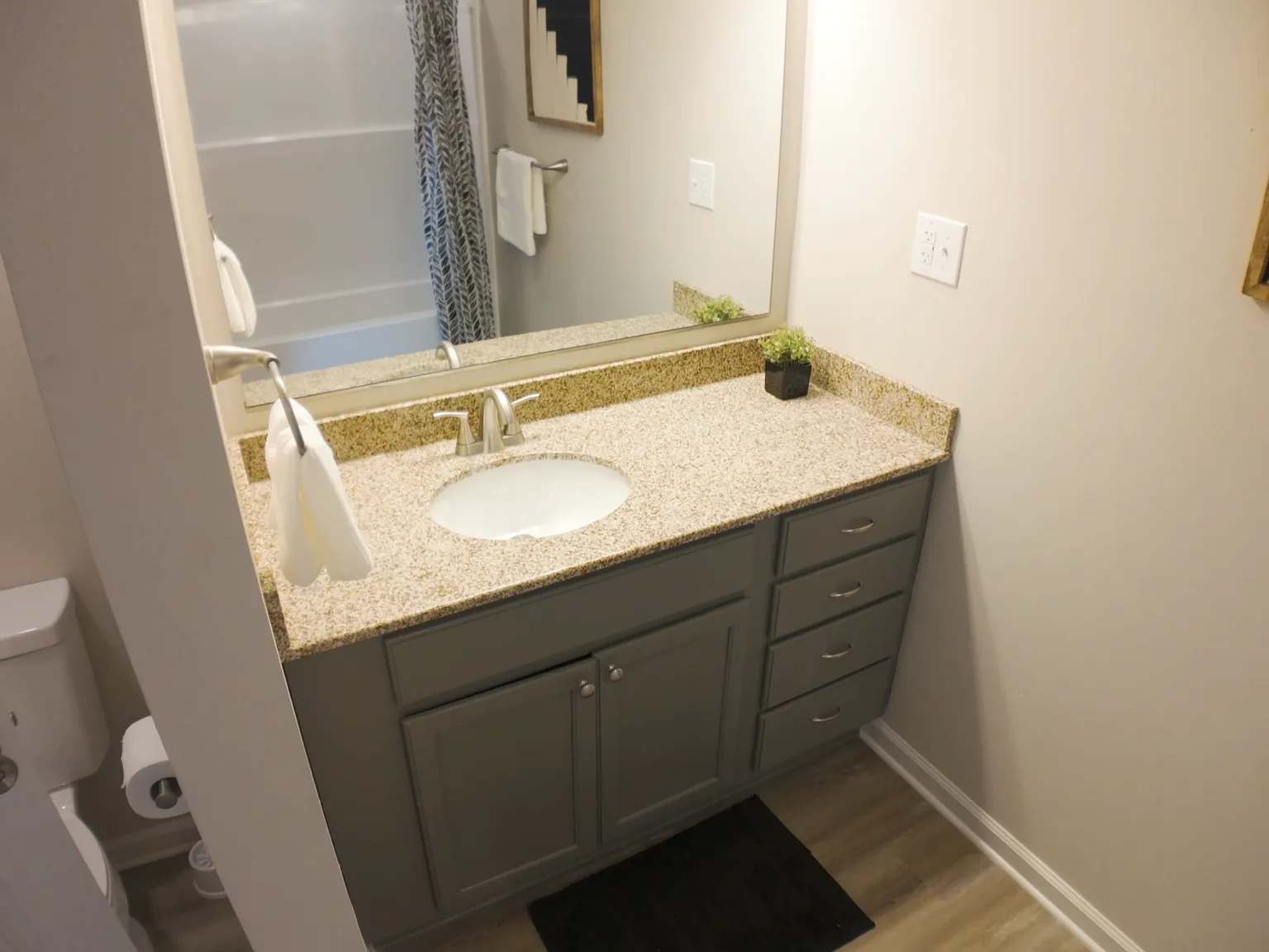 3 bed, 1300 sqft, $5,995 — Photo 3