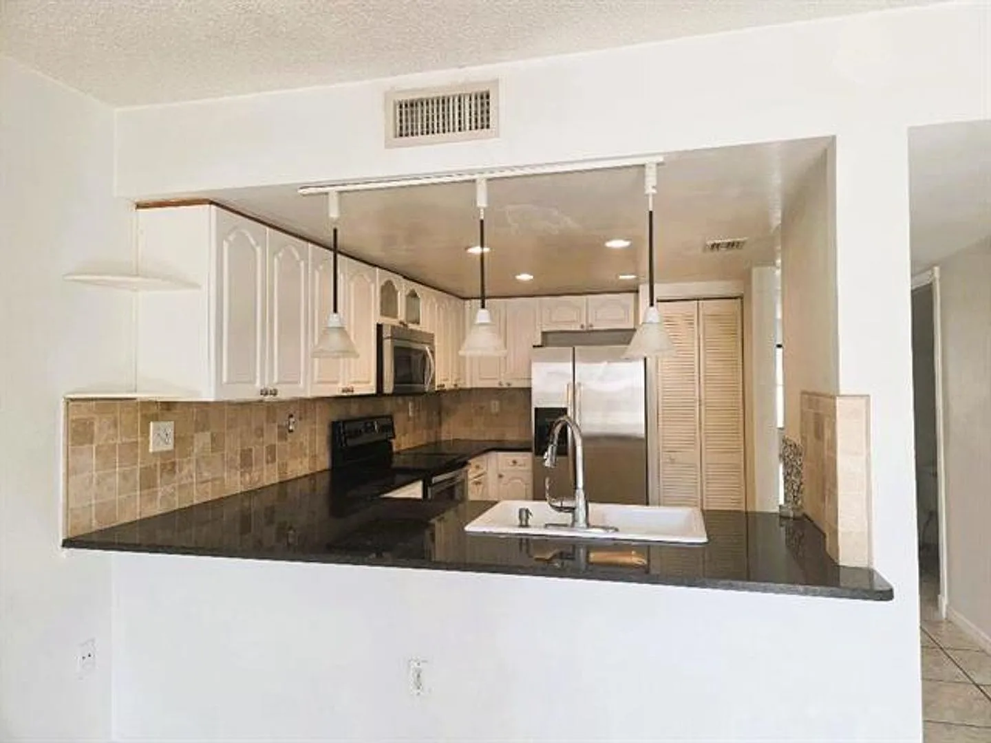 9187 Fontainebleau Blvd th 419, Miami, FL 33172 — Photo 4