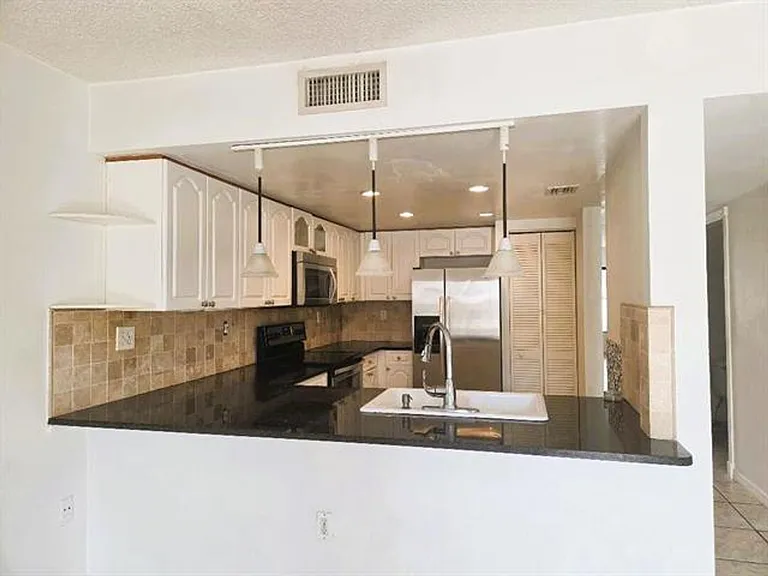 9187 Fontainebleau Blvd #Townhouse 419 — Photo 4