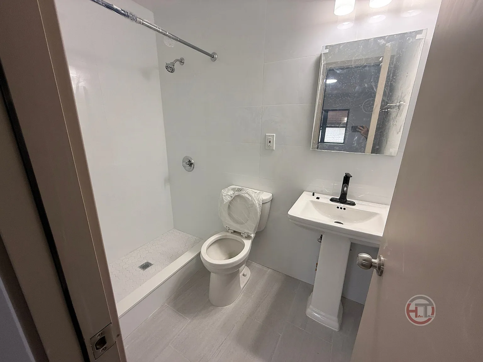 3 bed, 1100 sqft, $2,980 — Photo 2