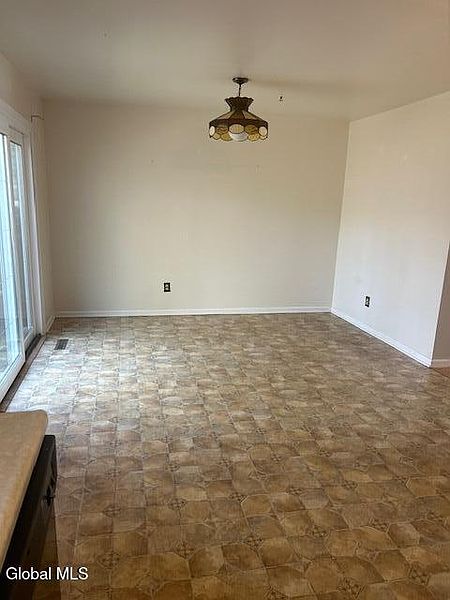 5th image of 207 Point Of Woods Drive