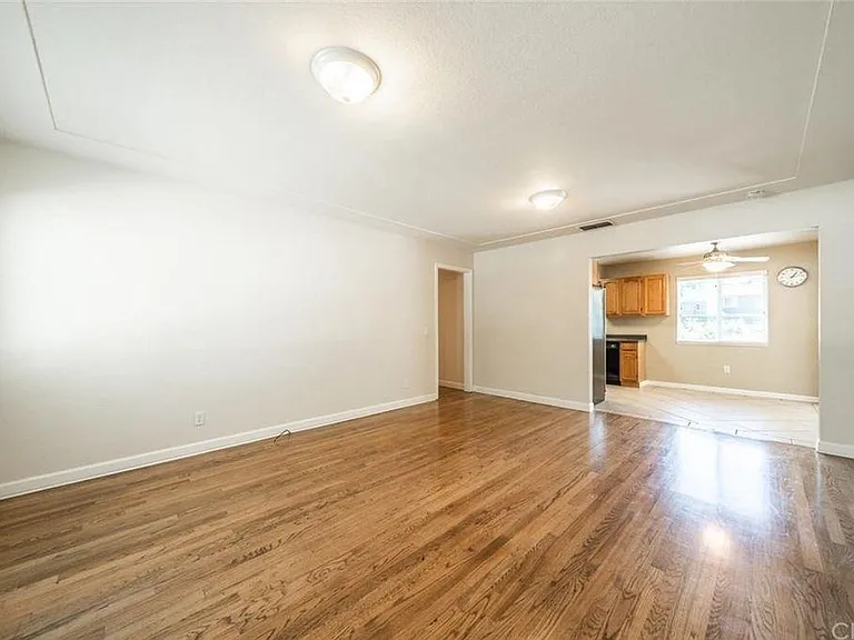 827 W 2nd Ave — Photo 3