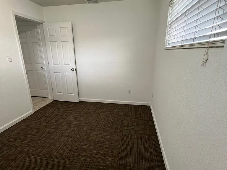 4906 Kempston Dr — Photo 10