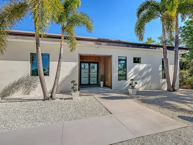 1899 Vamo Way — Photo 5