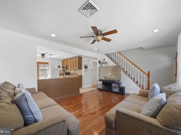 7526 Henry Ave, Philadelphia, PA 19128