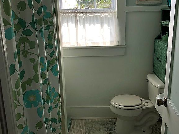 Upstairs full bathroom