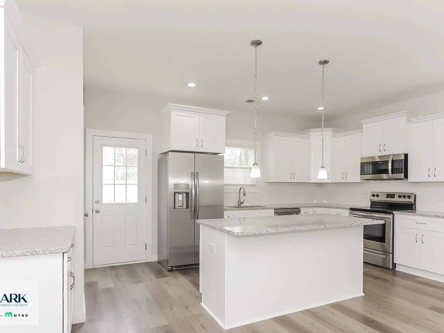 3 bed, 2.0 bath, 1244 sqft, $1,924 — Photo 4