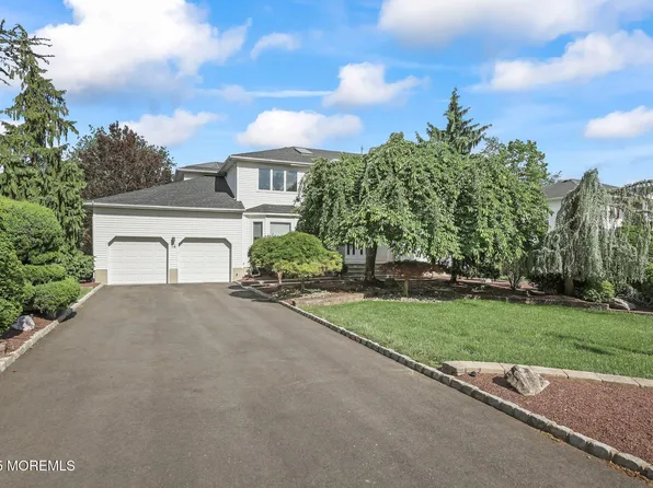 14 Country Oaks Drive, Manalapan, NJ 07726