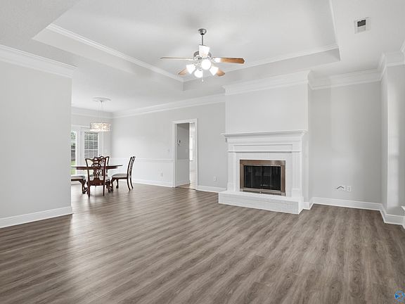 5th image of 104 Autumn Glaze Dr