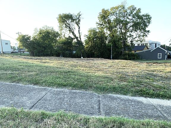 5th image of 117 Cemetery Ave