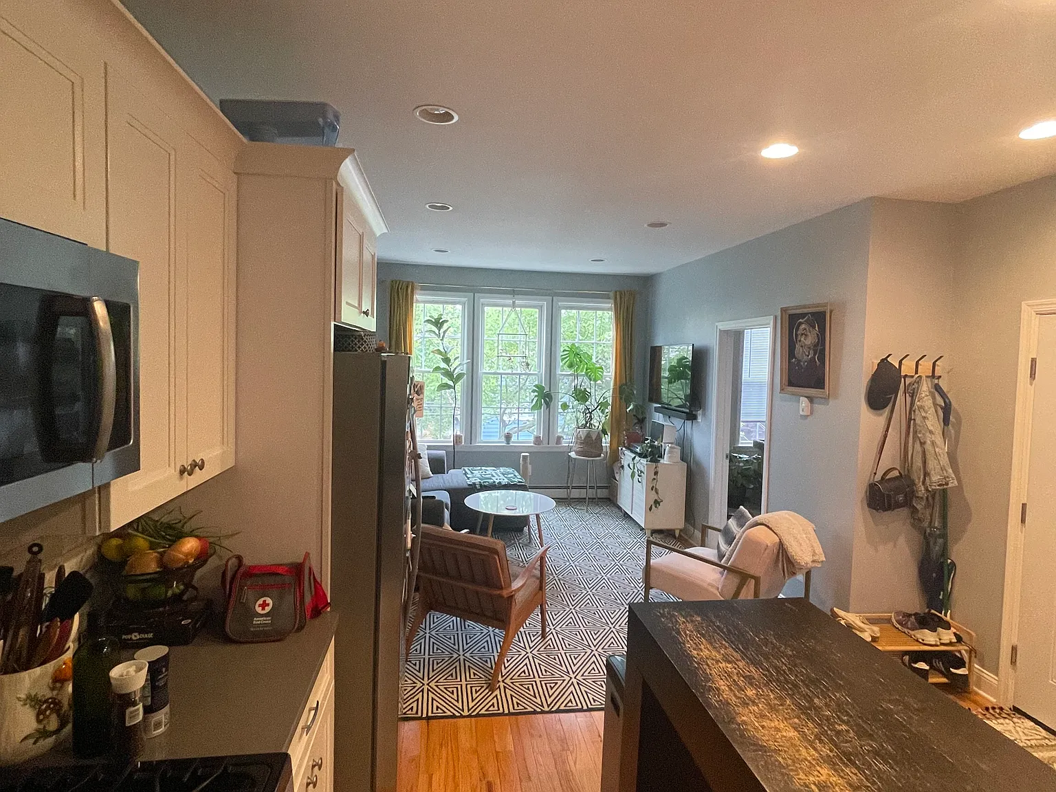 3 bed, 1100 sqft, $2,550 — Photo 3