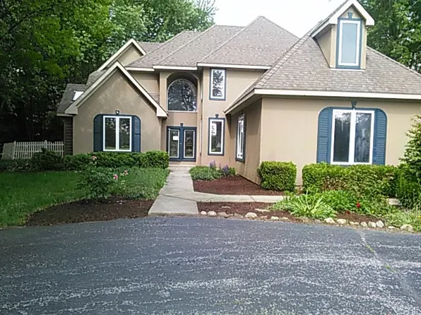 9817 Hunters Ln, Spring Grove, IL 60081