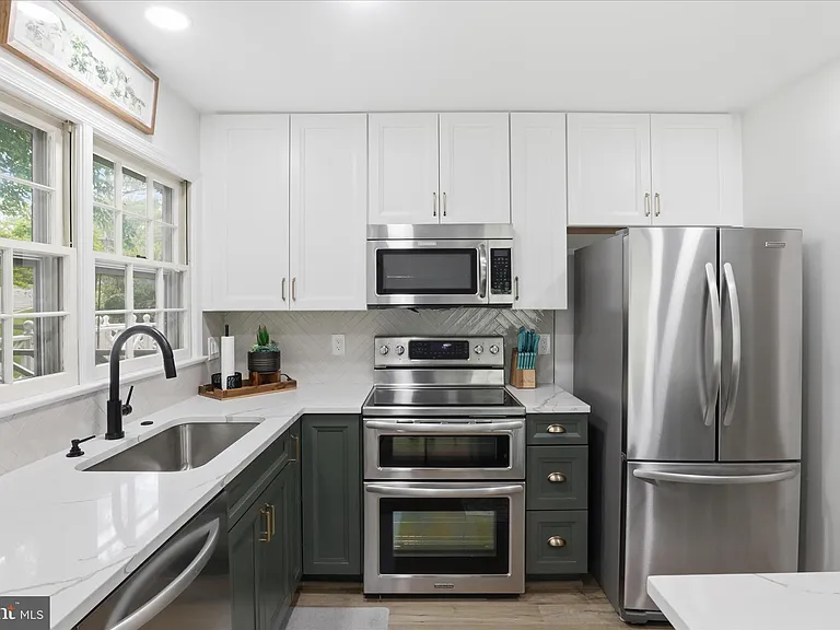 12845 Mill Brook Ct — Photo 15