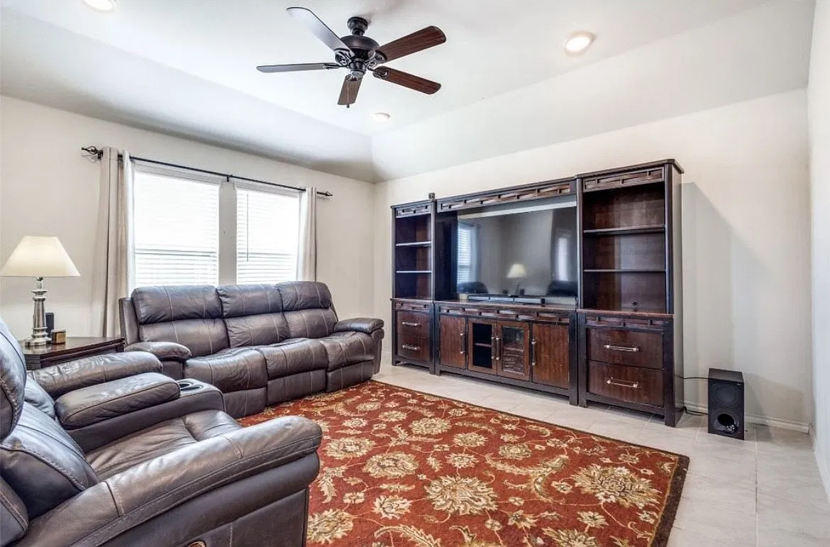4 bed, 1807 sqft, $2,150 — Photo 4