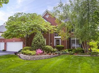 8 Marywood Trl, Wheaton, IL