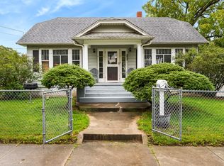 565 Oak St, Elgin, IL 60123