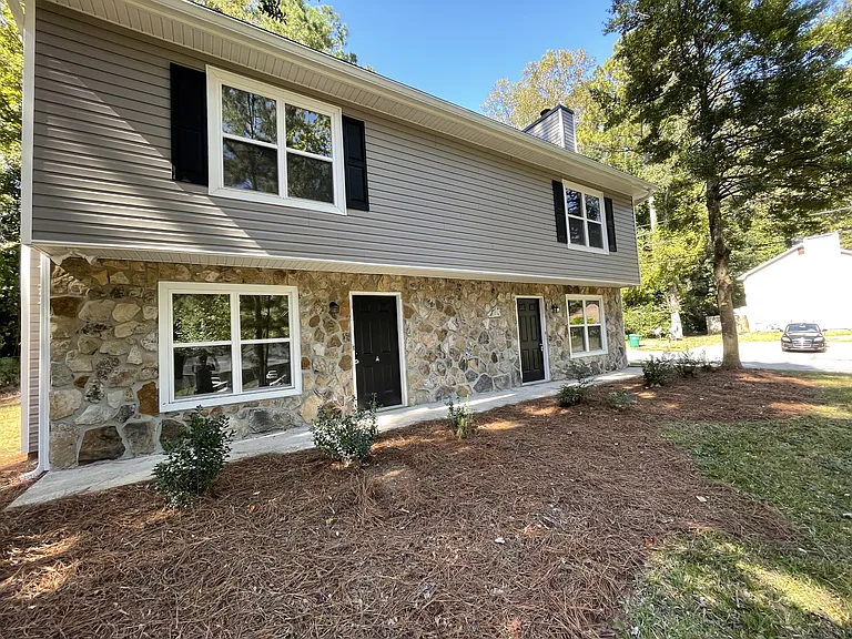 1438 S Diane Ct SE #A — Photo 1