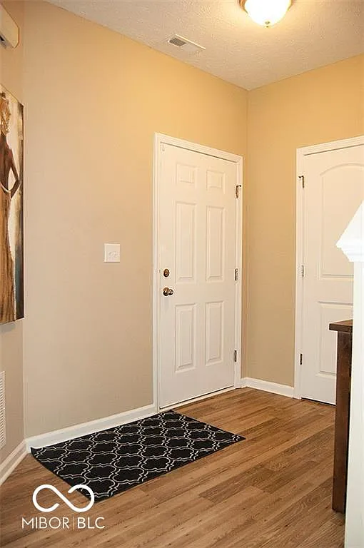 3 bed, 2.5 bath, 2130 sqft, $1,950 — Photo 2