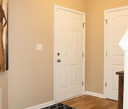 2nd image of 1887 Lakecrest Dr