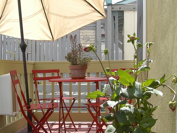 outside deck with barbeque