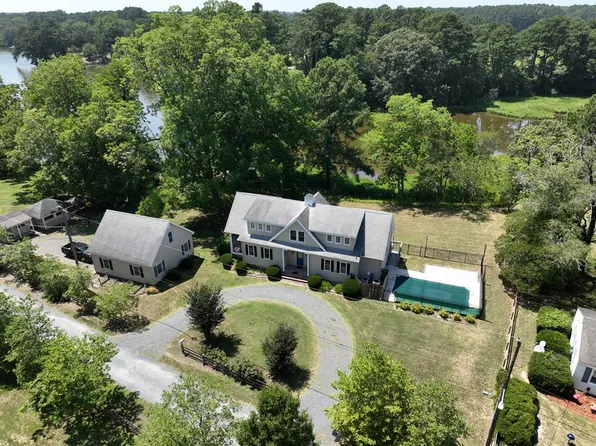 1 Turner St, Onancock, VA 23417