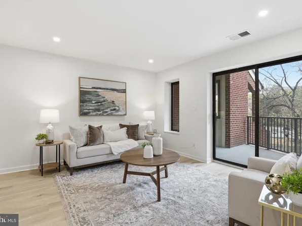 1020 N Stafford St APT 202, Arlington, VA 22201