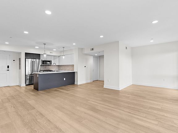 2nd image of 85 Willow Ct Unit 302