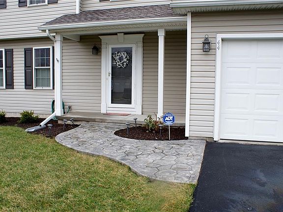 2nd image of 44 Bolton Trl