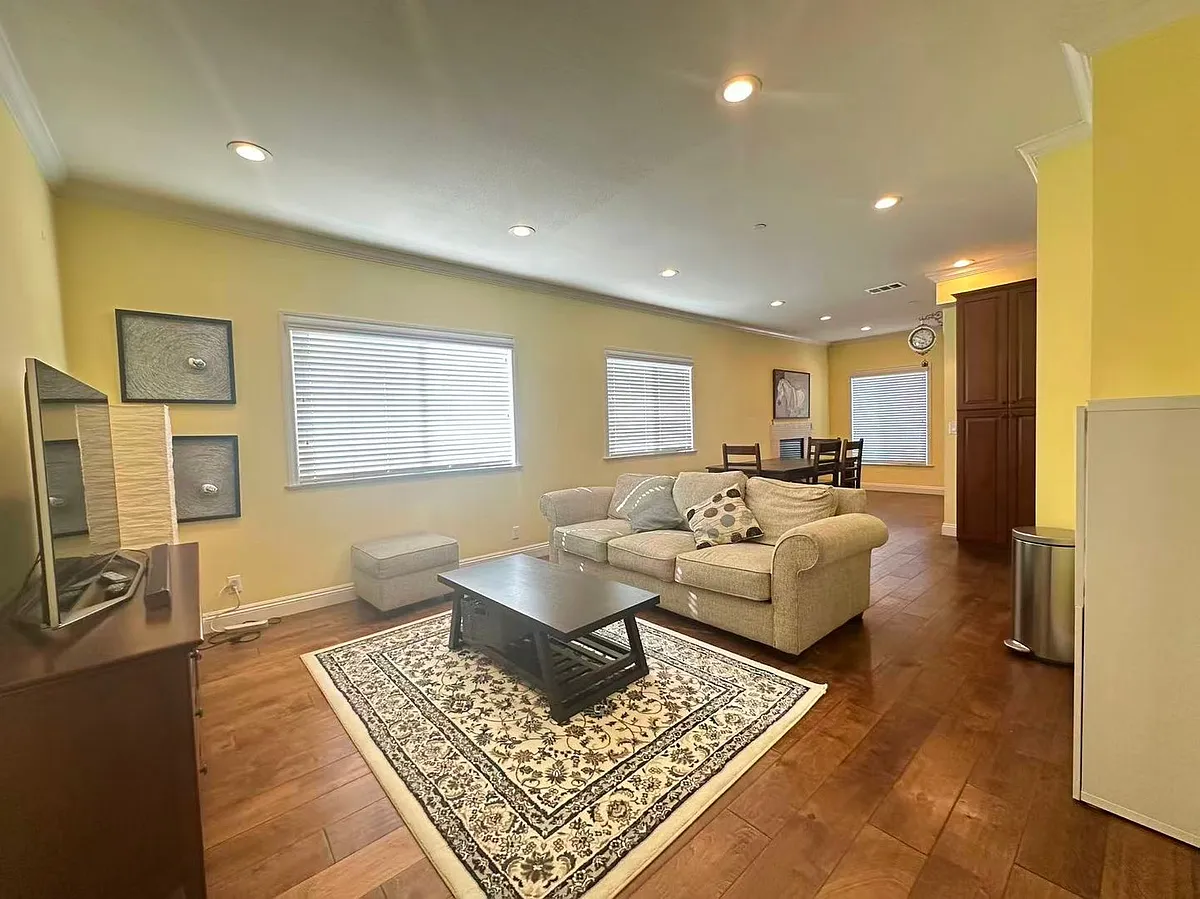 Building Photo - 58 S Altadena Dr