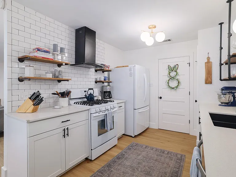 6701 Lancret Hill Dr — Photo 11