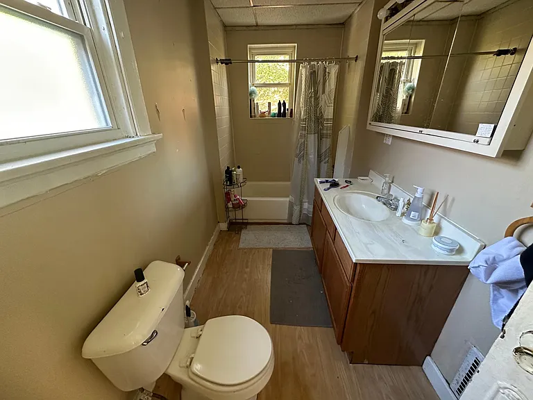 2326 Flora St — Photo 9