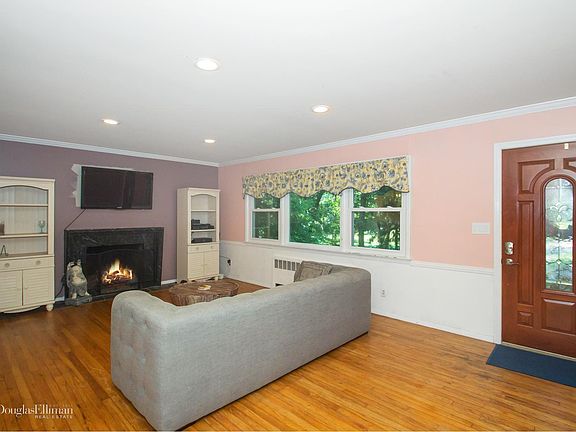 3rd image of 9 Ingelore Ct