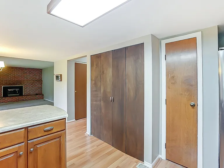 415 Rustic Ct — Photo 12