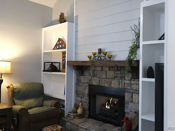 2nd image of 2165 Briar Gate Dr