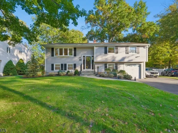 12 Knollwood Dr, Livingston Twp., NJ 07039