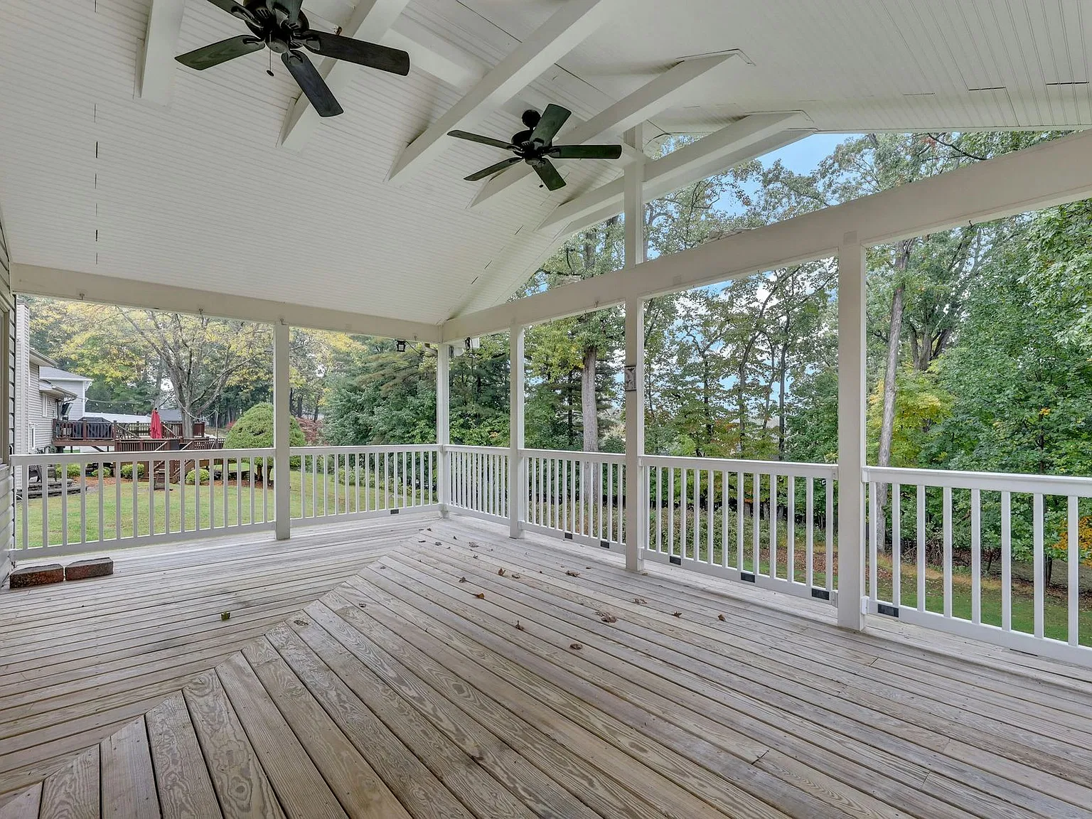 4 bed, $5,300 — Photo 2